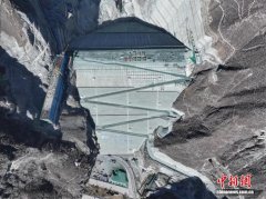 华电金上拉哇水电站大坝填筑到顶